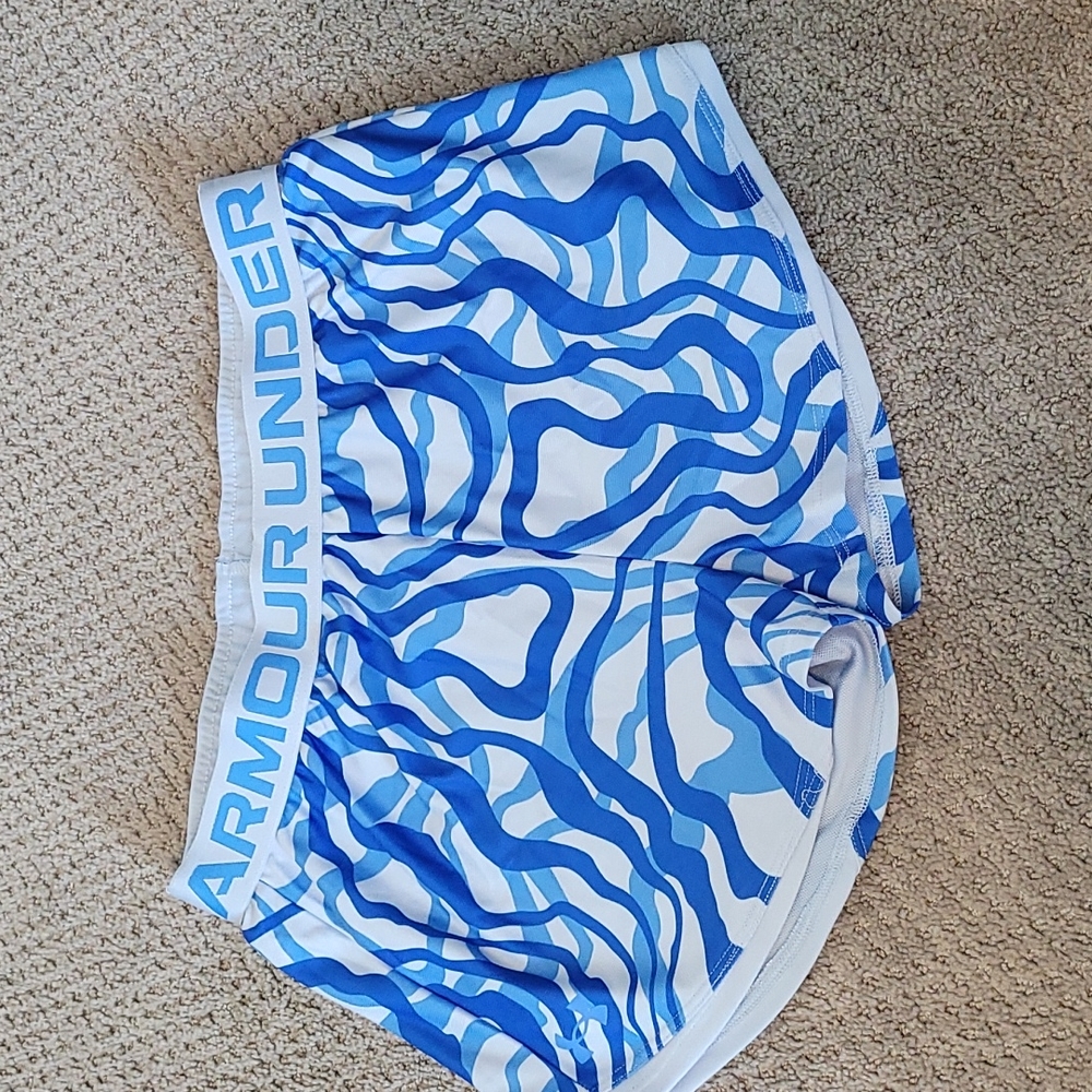 Under Armour Youth Large active shorts